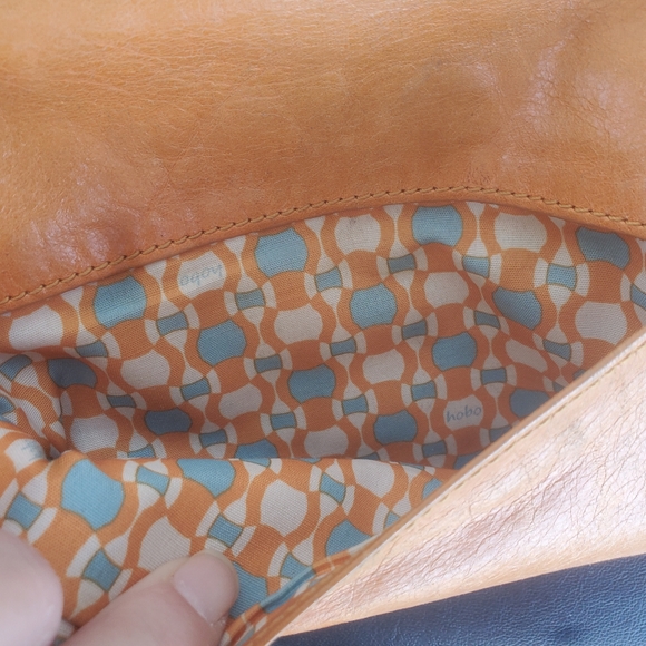 Hobo The Original Envelope Style Convertible Crossbody Clutch Leather Bag. - Picture 4 of 14